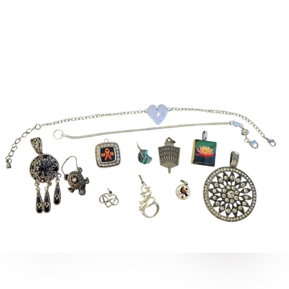Miscellaneous pendant bundle‎